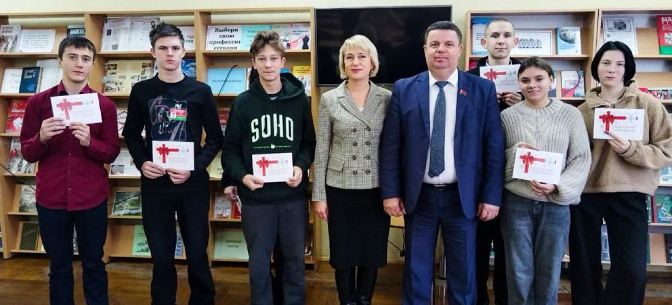 Представители руководства Светлогорского ЦКК поздравили учащихся индустриального колледжа с Новым годом